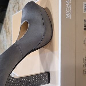 Michael Kors Nadia Pump, Satin Grey, Size 8.5